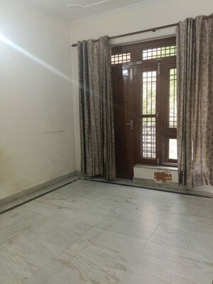 Room in 2 BHK Builder Floor at Sector 43 – for Rent
