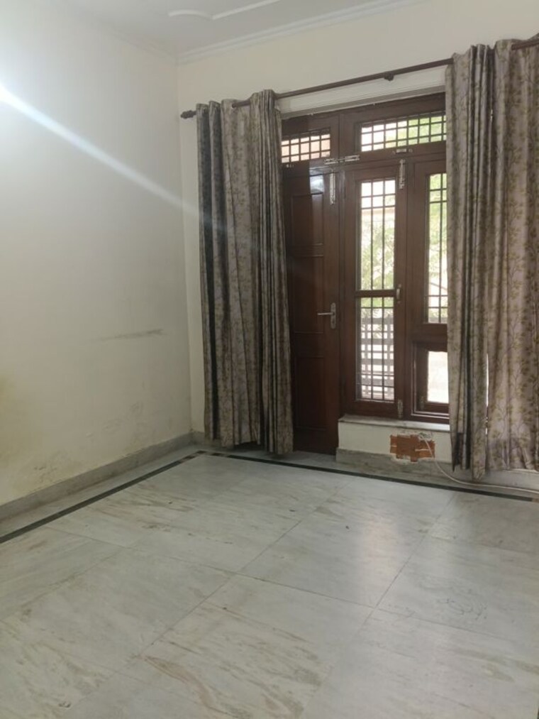Room, sector 43 2 Bedroom 1200 Sq.Ft. Builder Floor In Sector 43 Gurgaon 10650993