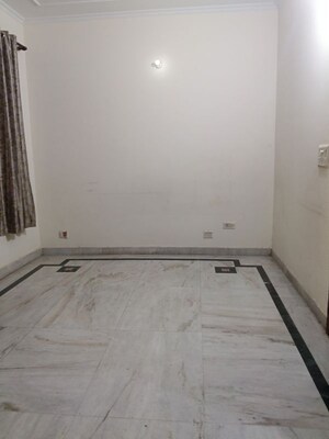 Room in 2 BHK Builder Floor at Sector 43 – for Rent