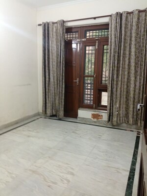 Room in 2 BHK Builder Floor at Sector 43 – for Rent