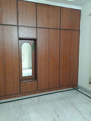 Room in 2 BHK Builder Floor at Sector 43 – for Rent