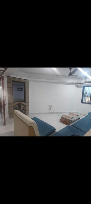 Team Area in 3 BHK Apartment at Deepak Silverene, Bandra West – for Rent