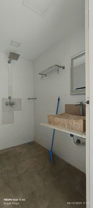 Bathroom in 5 BHK Apartment at Oberoi Springs, Andheri West – for Rent
