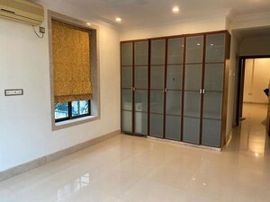 Room in 1 BHK Apartment at Colaba – for Sale