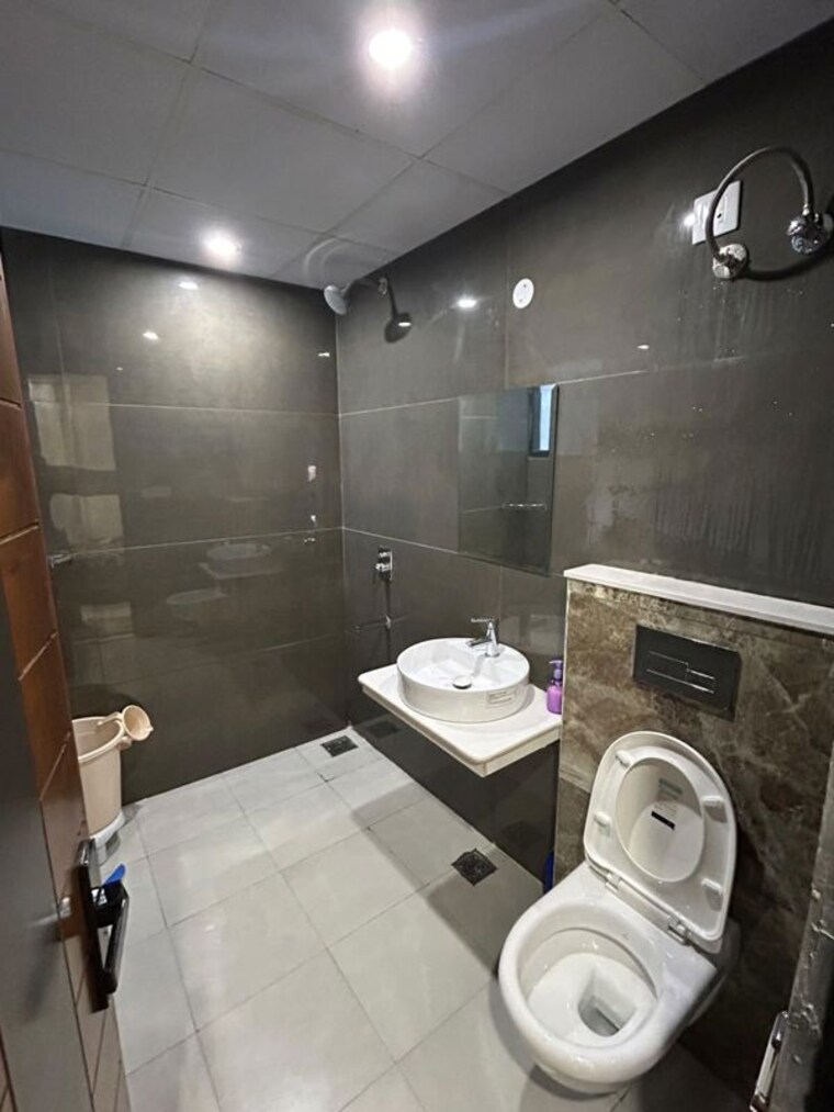 Bathroom, ludhiana chandigarh hwy 1 Bedroom 375 Sq.Ft. Apartment In LudhianA Chandigarh Hwy Mohali 10651062