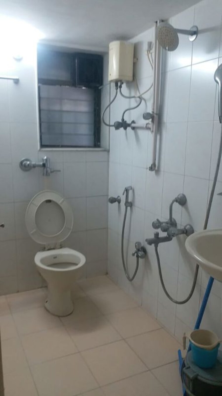 Bathroom, nivant-apartment-vile-parle 2 Bedroom 740 Sq.Ft. Apartment In Vile Parle West Mumbai 10651077
