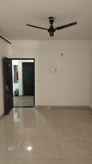 Room in 2 BHK Apartment at Signature Global The Roselia, Sector 95a – for Sale