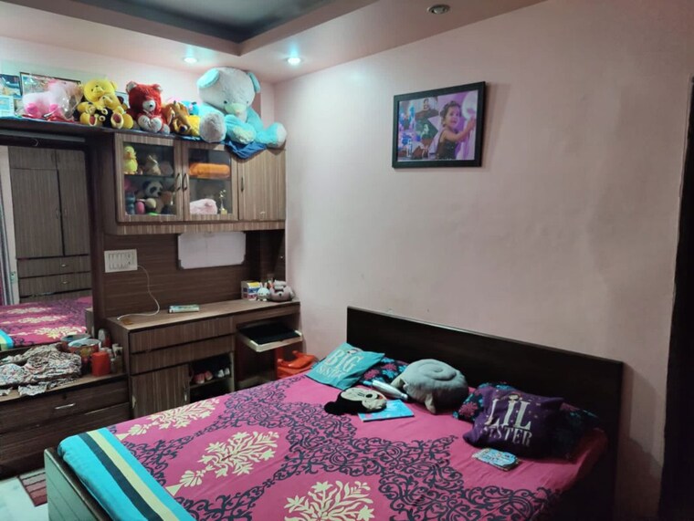Bedroom, rajouri garden 3 Bedroom 200 Sq.Yd. Builder Floor In Rajouri Garden Delhi 10651129