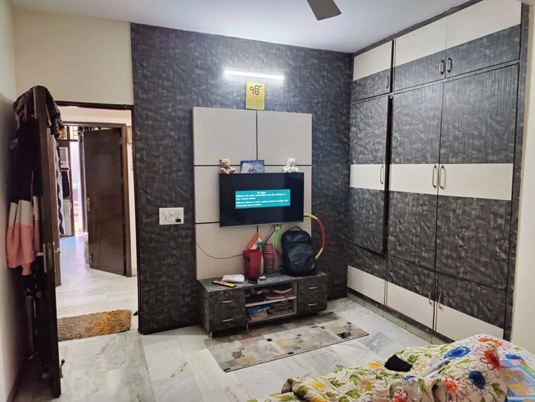 Living Room, rajouri garden 3 Bedroom 200 Sq.Yd. Builder Floor In Rajouri Garden Delhi 10651129