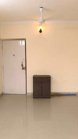 Furnished Amenities in 1 BHK Apartment at Dheeraj Solitaire, Malad West – for Rent