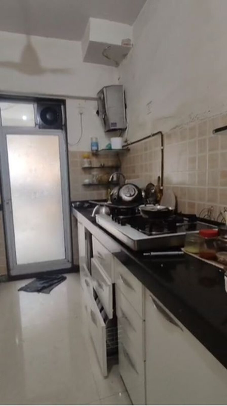 Kitchen, chembur 2.5 Bedroom 850 Sq.Ft. Apartment In Chembur Mumbai 10651113