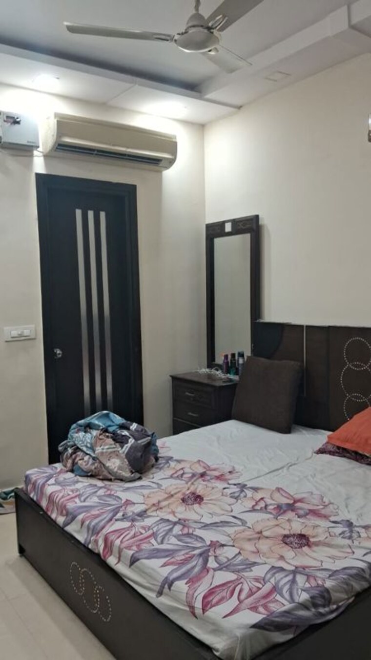 Bedroom, tagore garden 3 Bedroom 125 Sq.Yd. Builder Floor In Tagore Garden Delhi 10651146