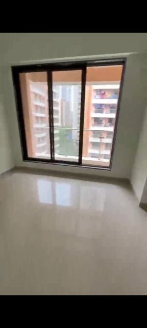 Room in 2.5 BHK Apartment at Goregaon West – for Rent