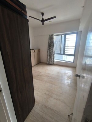 Room in 3 BHK Apartment at Ekta Tripolis, Goregaon West – for Rent