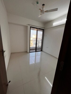 Room in 2 BHK Apartment at Bhaktamar Residency, Wadgaon Sheri – for Rent