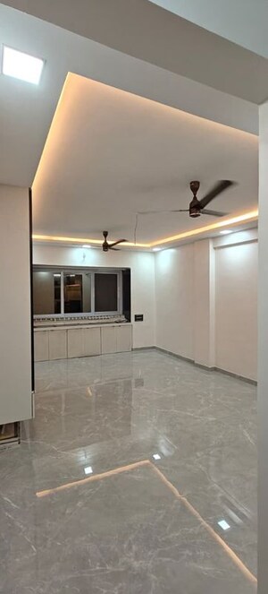 Living Room in 2 BHK Apartment at Chembur – for Rent