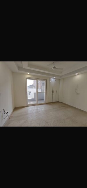 Room in 3 BHK Builder Floor at Ramesh Nagar – for Rent