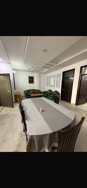 Team Area in 3 BHK Builder Floor at Ramesh Nagar – for Rent