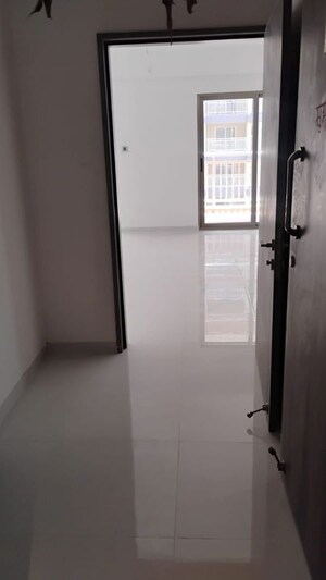Room in 2 BHK Apartment at Magarpatta City Roystonea, Hadapsar – for Rent