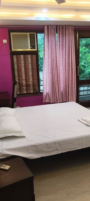 Bedroom in 4 BHK Builder Floor at Green Park Extension – for Rent