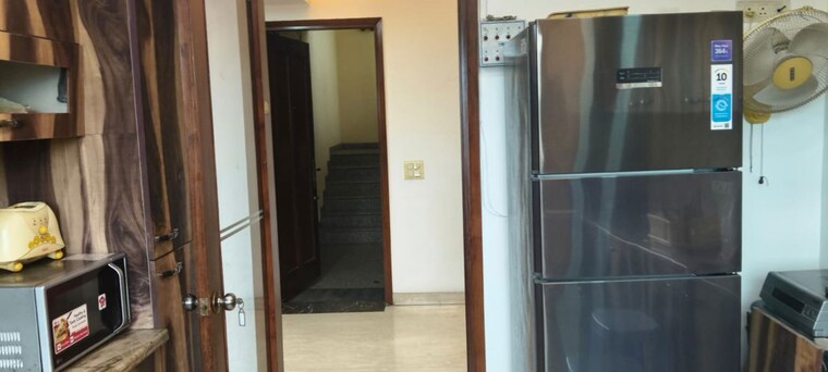Living Room, green park extension 4 Bedroom 500 Sq.Yd. Builder Floor In Green Park Extension Delhi 10651195