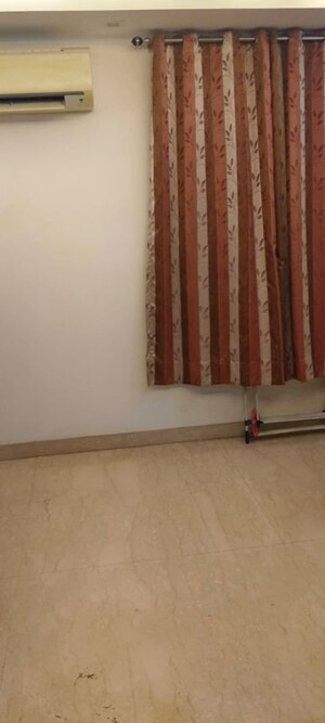 Room in 4 BHK Builder Floor at Green Park Extension – for Rent