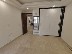 Room in 3 BHK Builder Floor at Rajouri Garden – for Rent