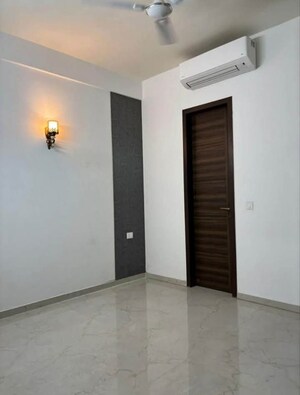 Room in 3 BHK Apartment at Smart World Orchard, Sector 61 – for Rent