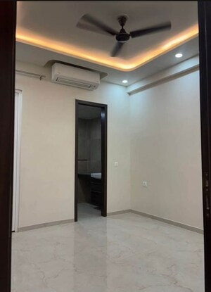 Building Lobby in 3 BHK Apartment at Smart World Orchard, Sector 61 – for Rent