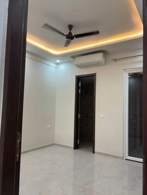 Building Lobby in 3 BHK Apartment at Smart World Orchard, Sector 61 – for Rent