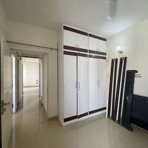 Room in 3.5 BHK Apartment at Emaar Emerald Estate, Sector 65 – for Rent