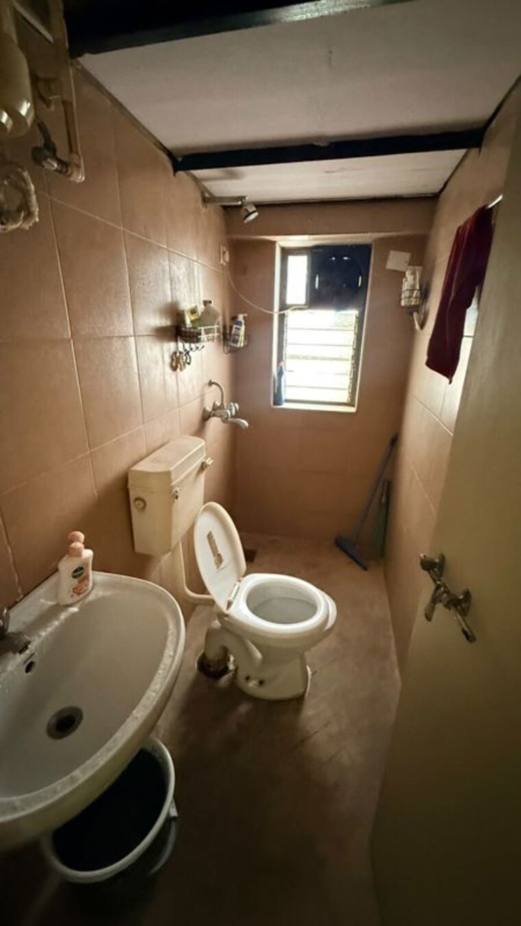 Bathroom, mahaveer-tower 2 Bedroom 730 Sq.Ft. Apartment In Worli Mumbai 10651269