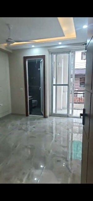 Room in 3 BHK Builder Floor at Sainik Colony – for Sale