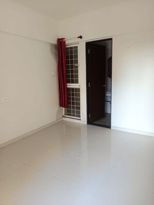 Room in 2 BHK Apartment at Mantra Insignia, Mundhwa – for Rent