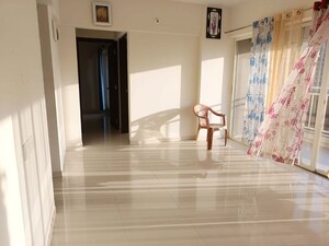 Room in 2 BHK Apartment at Mantra Insignia, Mundhwa – for Rent