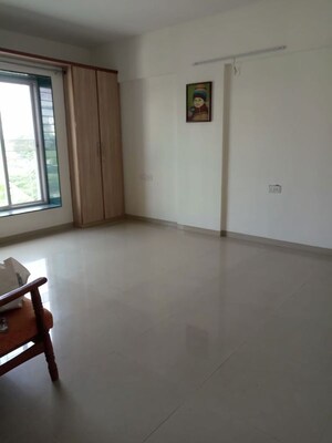 Room in 3 BHK Apartment at Dahanukar Colony – for Rent