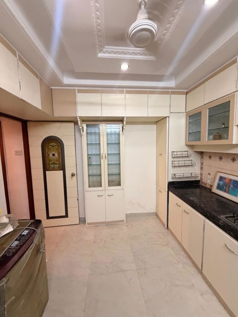 Kitchen, lokhandwala-infrastructure-lady-ratan-tower 2 Bedroom 750 Sq.Ft. Apartment In Worli Mumbai 10651306