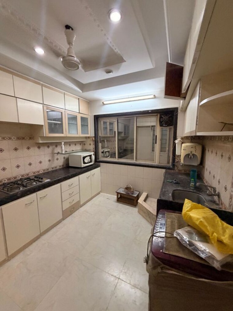 Kitchen, lokhandwala-infrastructure-lady-ratan-tower 2 Bedroom 750 Sq.Ft. Apartment In Worli Mumbai 10651306