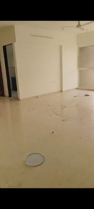 Room in 3.5 BHK Apartment at Runwal Elegante, Andheri West – for Rent