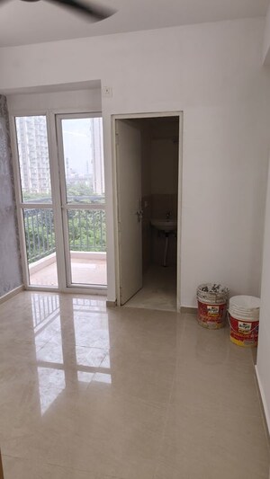 Room in 3 BHK Apartment at Conscient Habitat 102, Sector 102 – for Rent