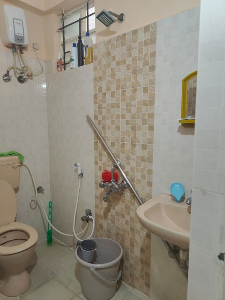 Bathroom, radiant-daffodils 3 Bedroom 1230 Sq.Ft. Apartment In Horamavu Bangalore 10651354