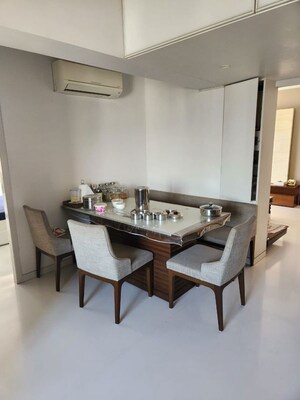 Team Area in 3 BHK Apartment at Prarthna Heights, Parel – for Rent