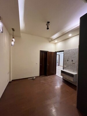 Room in 3 BHK Builder Floor at Sector 67 – for Rent