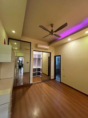 Room in 3 BHK Builder Floor at Sector 67 – for Rent
