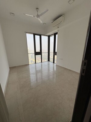 Room in 3 BHK Apartment at Lodha The Park, Worli – for Sale