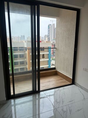 Room in 2 BHK Apartment at Raymond Realty Phase II, Pokhran Road No Two – for Rent