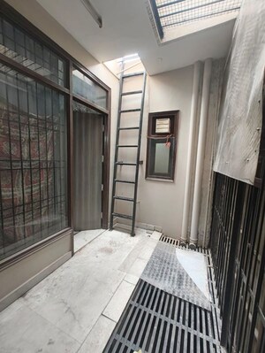 Balcony in 1 BHK Builder Floor at Sector 55 – for Rent