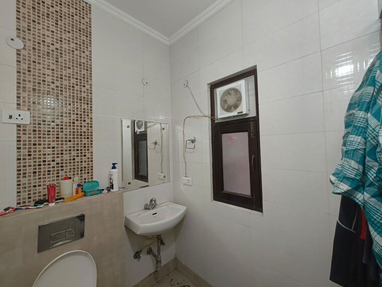 Bathroom, sector 55 1 Bedroom 500 Sq.Ft. Builder Floor In Sector 55 Gurgaon 10651402