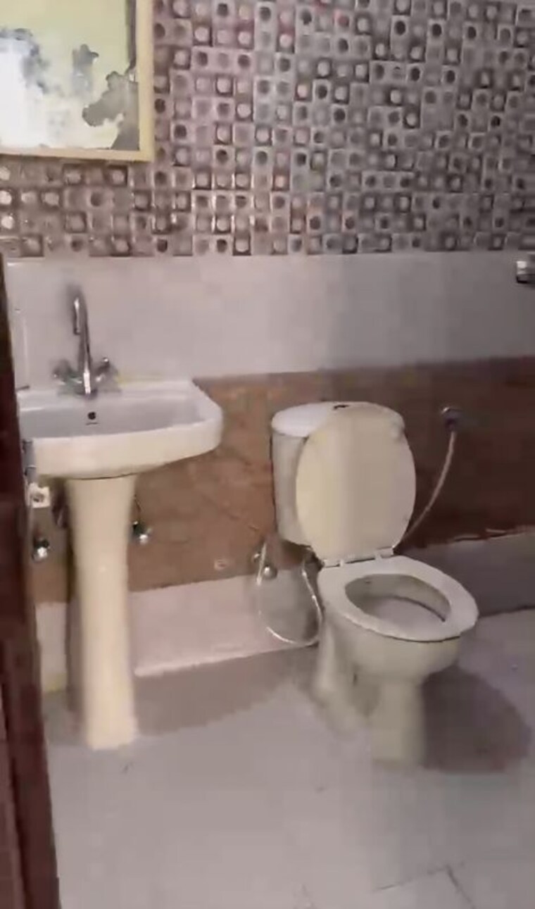 Bathroom, jagatpura 2 Bedroom 900 Sq.Ft. Apartment In Jagatpura Jaipur 10651383