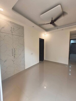 Room in 4 BHK Villa at Sindhuja Greens, Sector 10 Greater Noida – for Rent